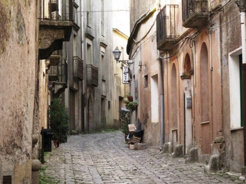 erice_narroe_cobblestone_streets_small_dj_500